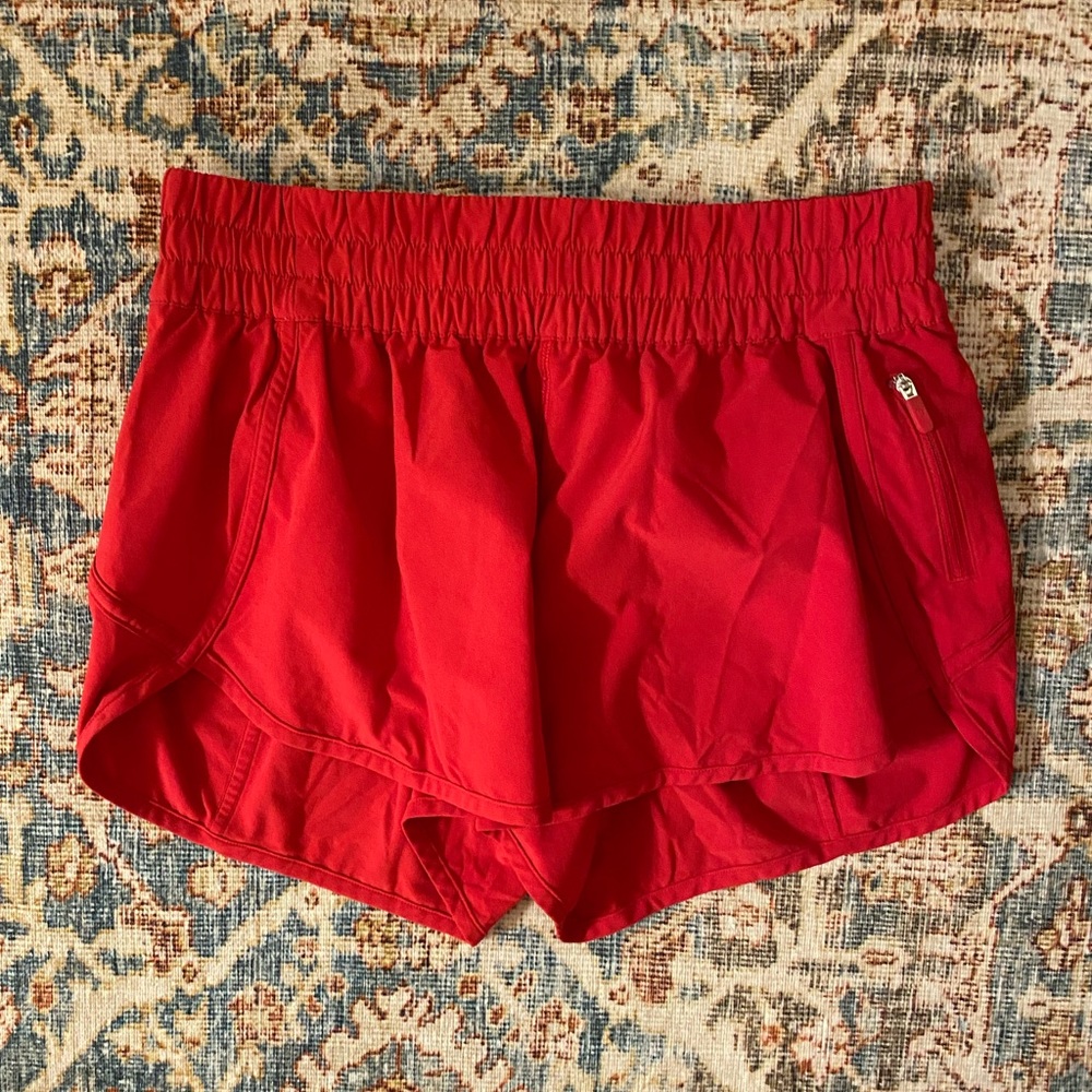 Lululemon Tracker Low-Rise Lined Short 4” (size 8)